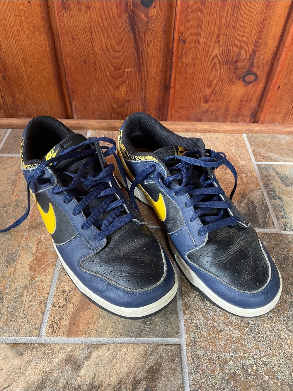 Nike Men’s Navy, Black and Yellow Low-Top Sneakers